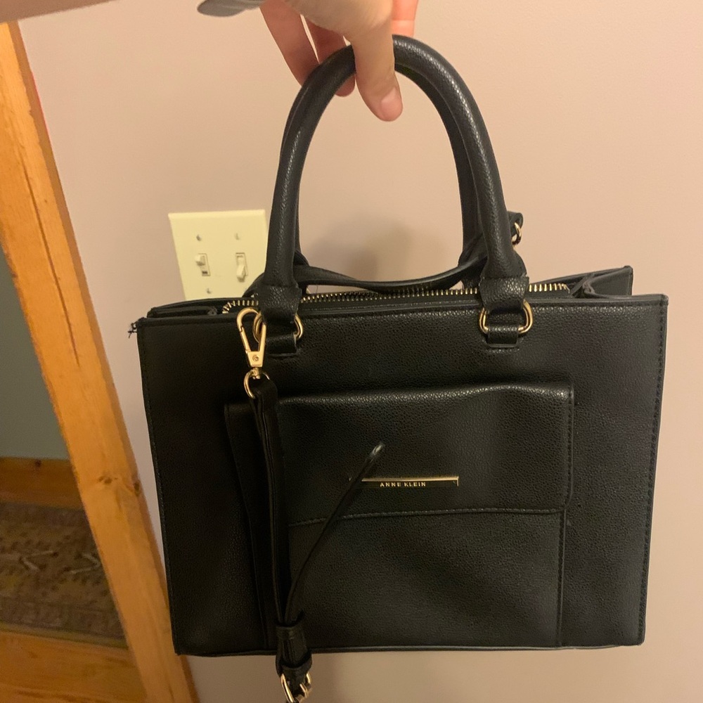 Perfect fall/winter Anne Klein bag! Great condition & includes cross body strap